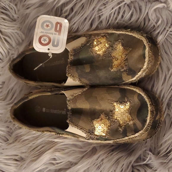 NWT Camo Slip On Shoes - Picture 1 of 8